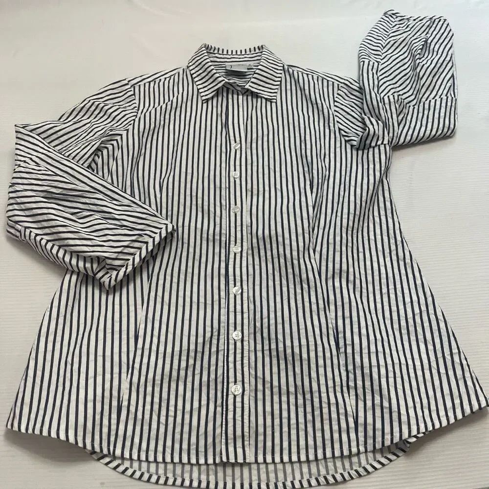 Finley White Navy Blue Stripe Button Down Shirt Size Medium